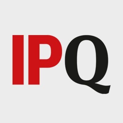 lnternationale Politik Quarterly color logo