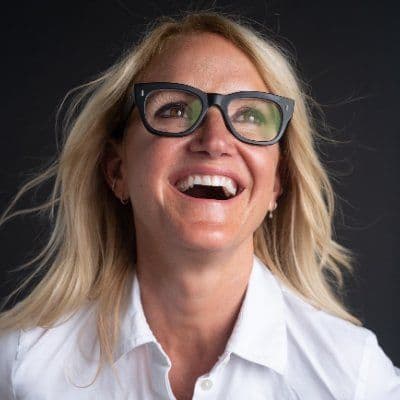 Mel Robbins color logo