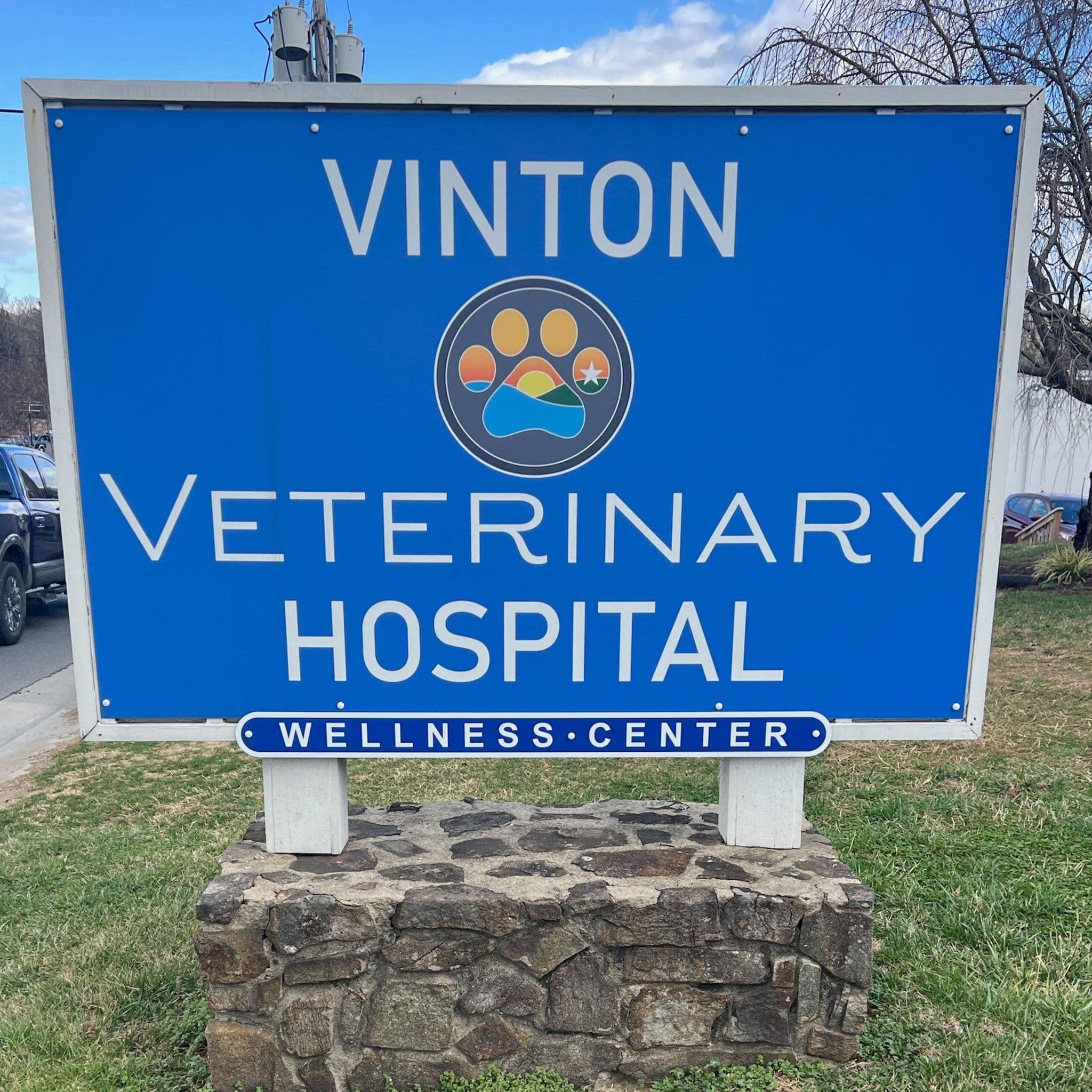 Vinton Veterinary Hospital color logo